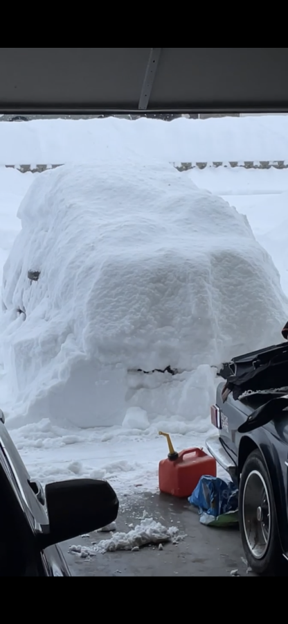 Record+snowfall+covers+car