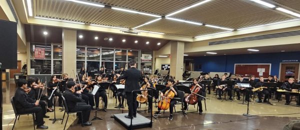Navigation to Story: Orchestra and Jazz Perform at EHS