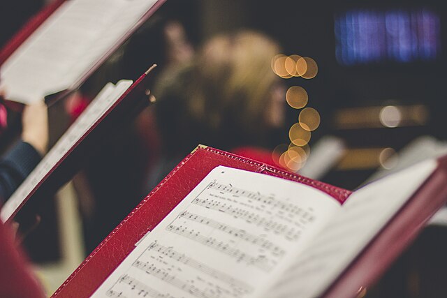 [[File:Chorus sheet music (Unsplash).jpg|thumb|Chorus sheet music (Unsplash)]]